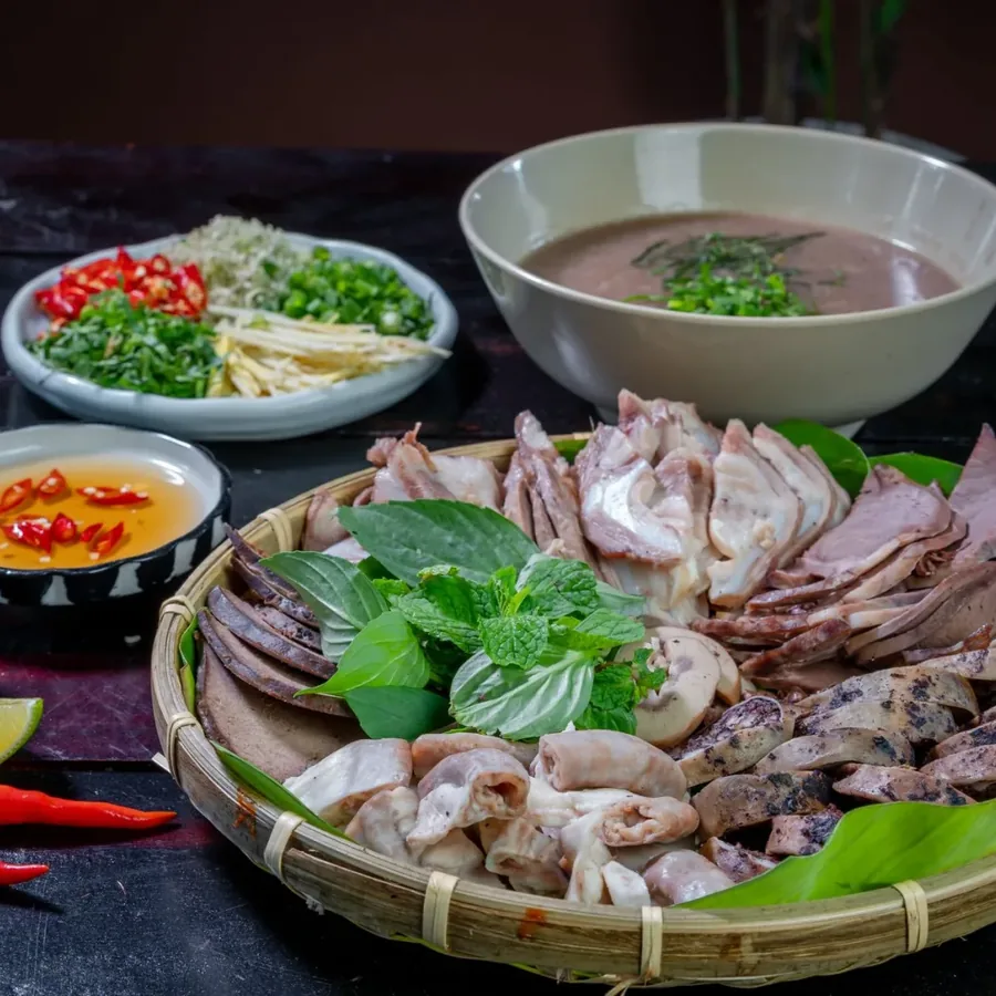 Không gian quán buổi tối